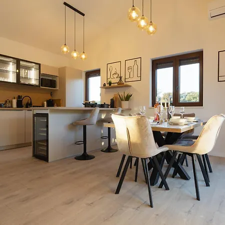 Nati - 3 Bedrooms Brand New For Relaxation فيلة *
