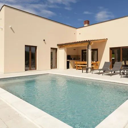 Nati - 3 Bedrooms Brand New For Relaxation * بولا