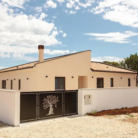 Nati - 3 Bedrooms Brand New For Relaxation * بولا